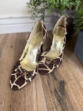Glamour Brown & Cream Giraffe-Print Pointed-Toe Heels with Gold Accent